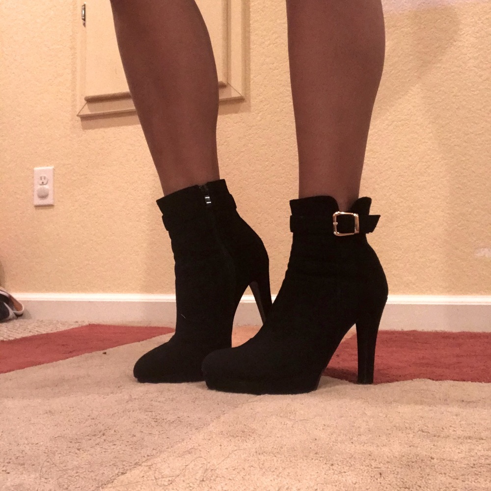 Black suede Zip up Heels FLASH SALE 🔥